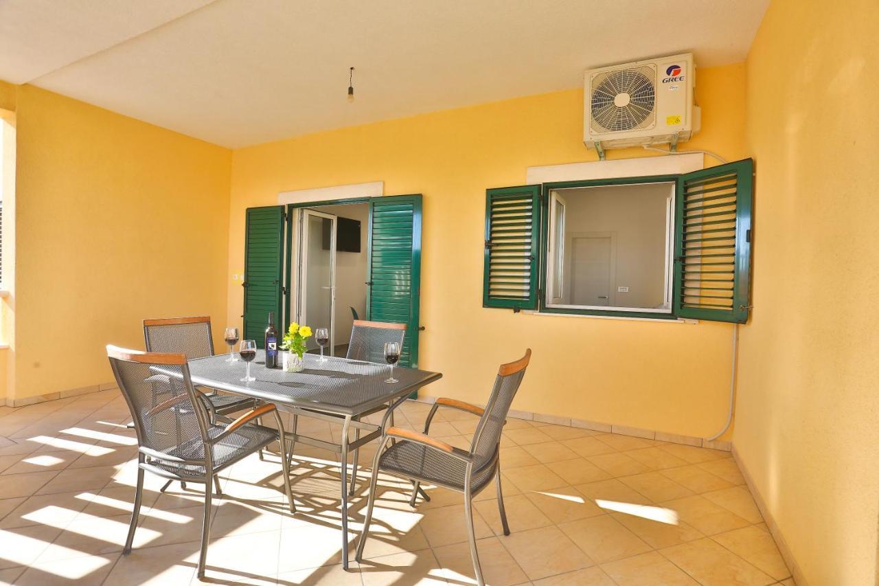 Apartments Maris Kaštela Екстериор снимка